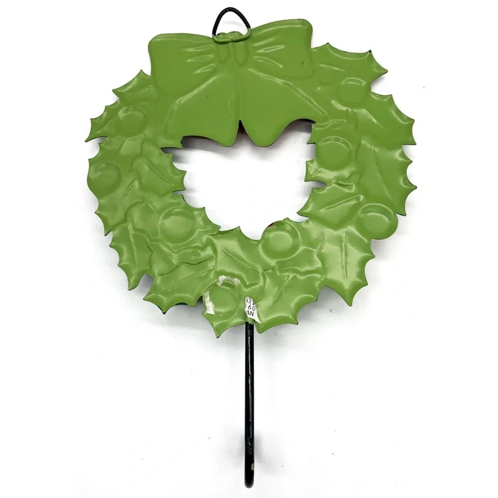 Metal Holiday Wreath With Hook Wall Dekor Kitchen Christmas